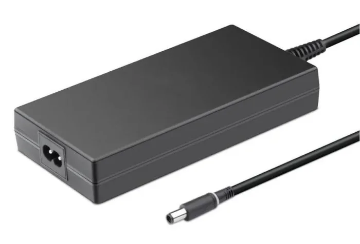 CoreParts MBXDE-GAM002 adaptador e inversor de corriente Interior 135 W Negro