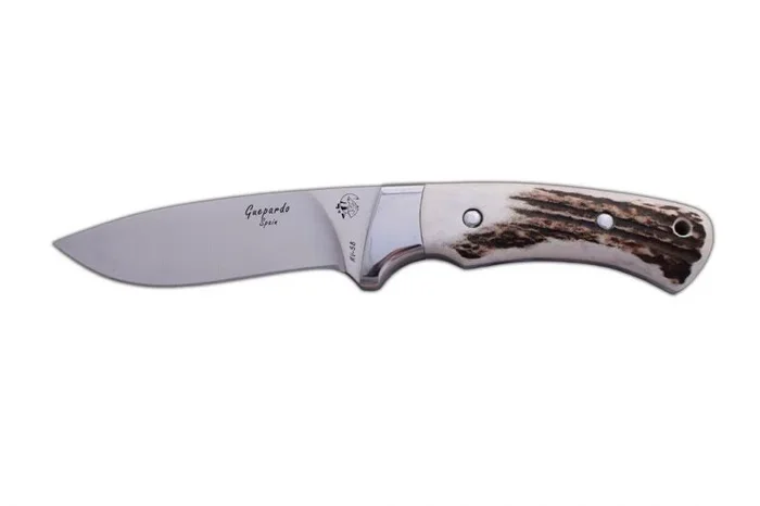 Cuchillo de Caza GUEPARDO J&V con mango Asta de Ciervo, hoja de 10.2 cms y Funda marrón de piel, Herramienta de Camping para Pesca, Caza, Actividad Deportiva