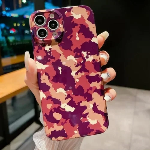 Funda para teléfono iPhone 15 Pro con patrón de camuflaje y orificio preciso (Púrpura Marrón)
