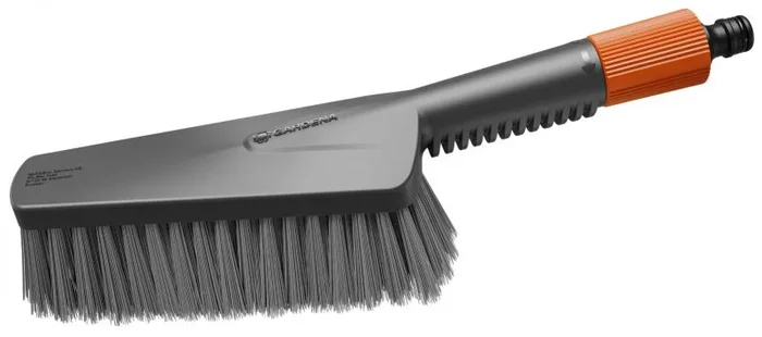 Gardena Cleansystem Cepillo de Mano M Suave: Cepillo de Limpieza con conexión de Manguera, Modelo Mediano, Plano, para Superficies pequeñas y delicadas, con Ajuste del Agua (18841-20)