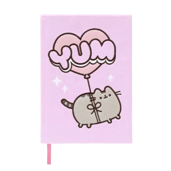 Grupo Erik Cuaderno A5 lineas Pusheen – Journaling notebook A5, Diario personal Kawaii para niña | Bloc de notas : Cubiertas rígidas forradas de felpa con marcapáginas y pegatinas, 192 págs