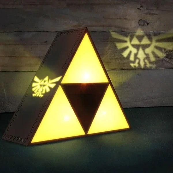 Lámpara Trifuerza Zelda – Lámpara de Ambiente, Decoración para Oficina o Dormitorio, Regalo para Gamers, Funciona con Pilas, Producto Oficial de Nintendo