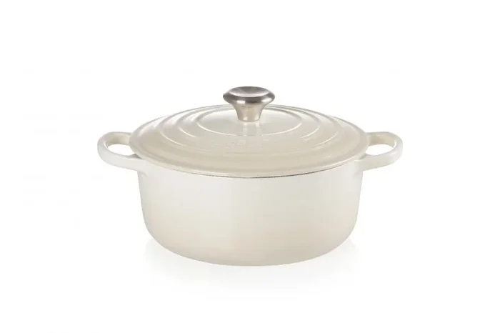 Le Creuset Cocotte redonda de hierro fundido, 20 cm, 2, 4 L, Todas Las Fuentes de Calor incluso inducción, Meringue, 21177207164430