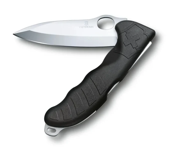 Navaja Victorinox Hunter pro M 0.9411.M3B1. Navaja de bolsillo con 2 funciones y cachas en color negro con diseño ergonómico. Hoja grande y extraresistente. Incluye un estuche de nylon para cinturón.