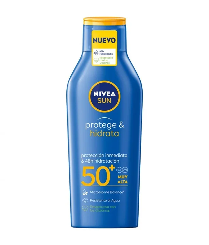 NIVEA SUN Protege & Hidrata – Leche Solar FP50+ – Protector Solar Corporal – Protección UVA/UVB – Loción Resistente al Agua – Hidratación 48h – Con Pantenol y Glicerina – Todo Tipo de Piel – 400 ml