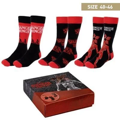 Pack Calcetines de Stranger Things – Colores Rojo, Negro y Blanco – 3 Pares – Tallas 40 a 46 – Calcetines Largos Fabricados con Algodón, Poliamida y Elastano – Producto Original Diseñado en España