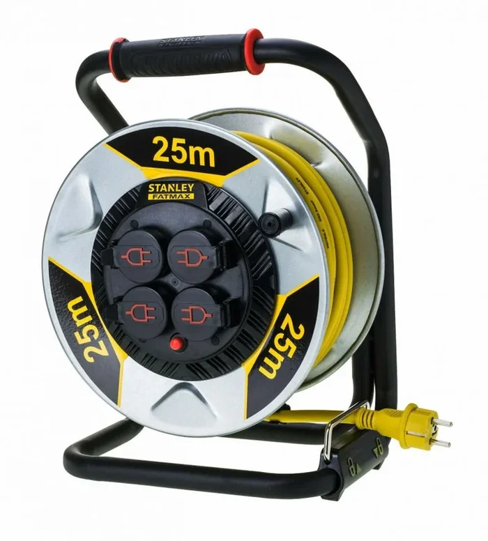 Stanley, modelo SXECDM2FASE, Alargador de tambor 25m 3×1,5mm 16A IP44, ideal para uso exterior y proyectos industriales, resistente al agua y polvo.
